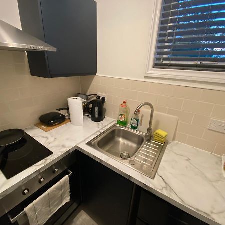 Small Single Room Walking Distance To Hove Station Brighton Exterior foto