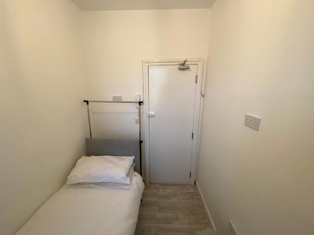 Small Single Room Walking Distance To Hove Station Brighton Exterior foto